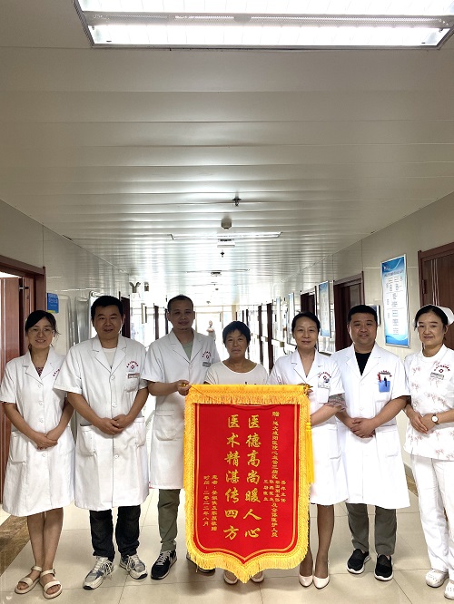 心血管內科三病區錦旗